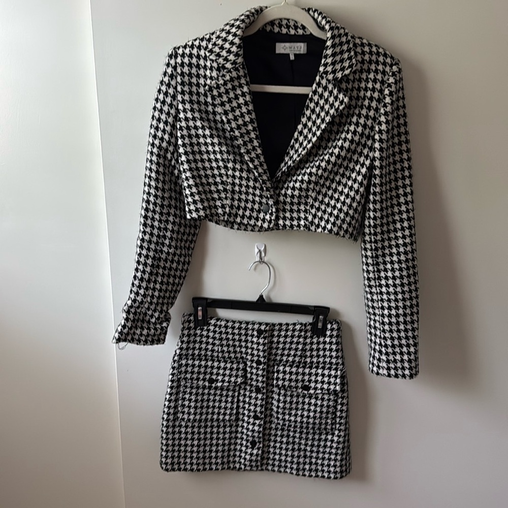 WAYF two set cropped black and white  blazer and skirt